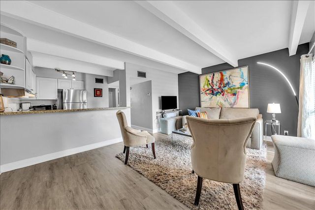 2124 NE 5th Avenue 212, Wilton Manors, FL 33305