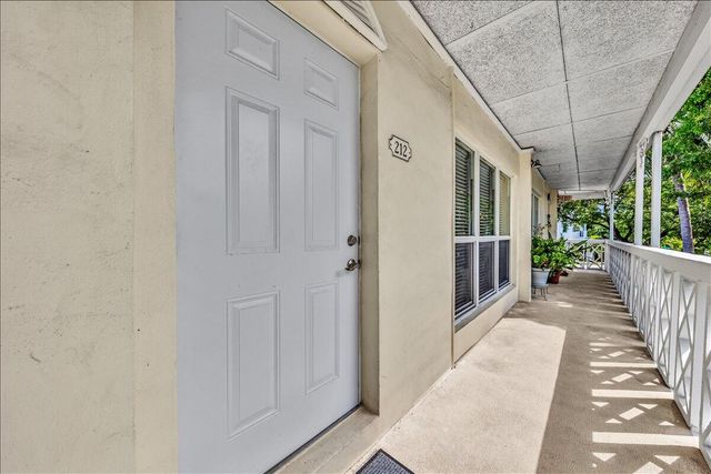2124 NE 5th Avenue 212, Wilton Manors, FL 33305