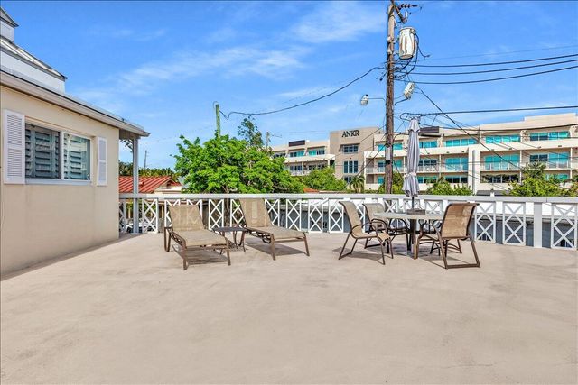 2124 NE 5th Avenue 212, Wilton Manors, FL 33305