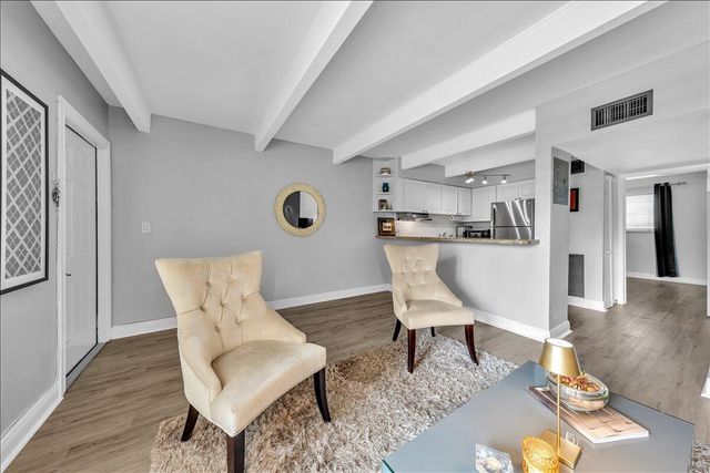 2124 NE 5th Avenue 212, Wilton Manors, FL 33305