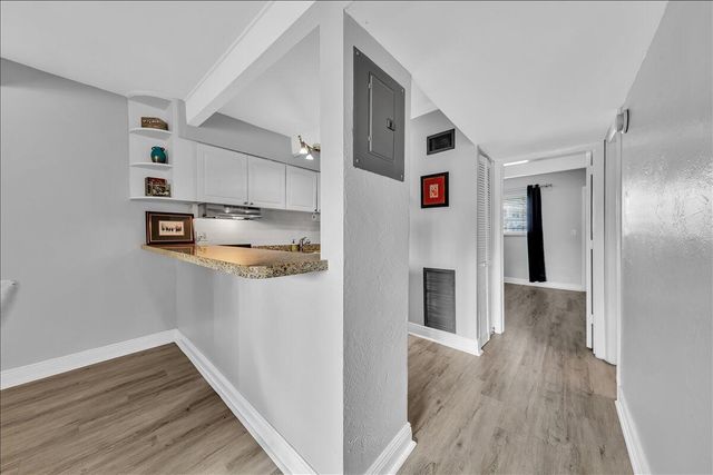 2124 NE 5th Avenue 212, Wilton Manors, FL 33305