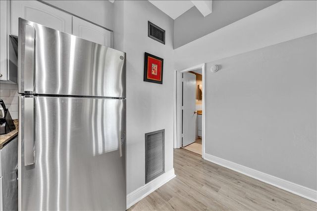 2124 NE 5th Avenue 212, Wilton Manors, FL 33305