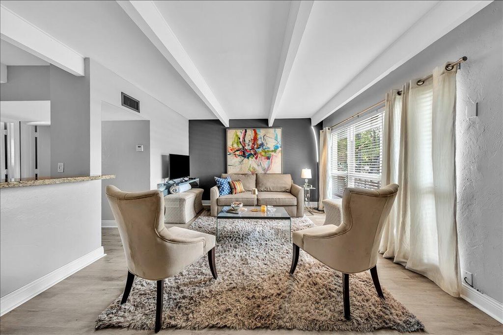 2124 NE 5th Avenue 212, Wilton Manors, FL 33305
