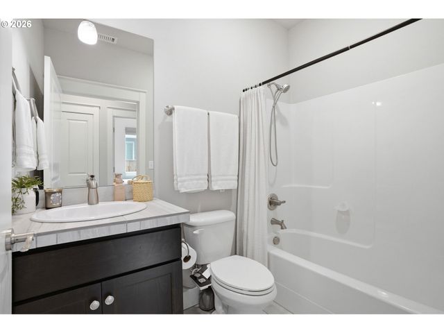 2111 Nw 70TH St, Vancouver, WA 98665