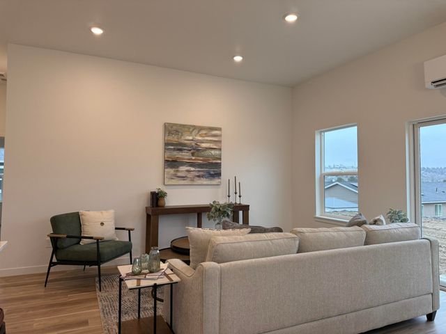 639 NE Arnold Street 173, Madras, OR 97741