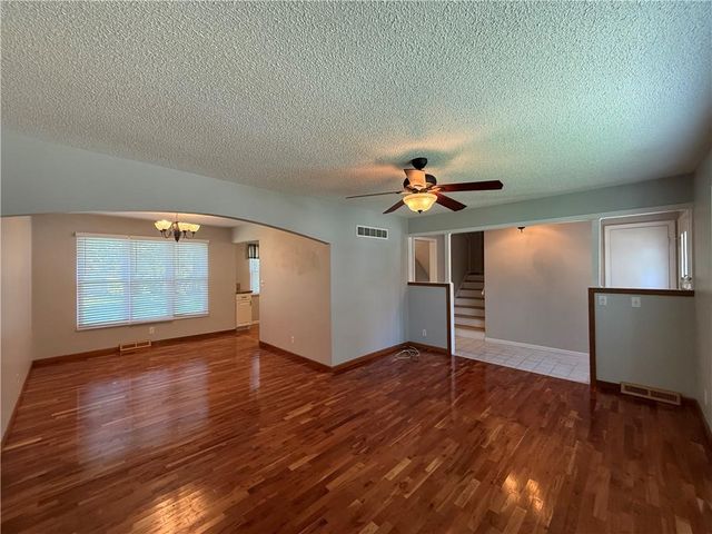 505 S Ridge Drive, Olathe, KS 66061