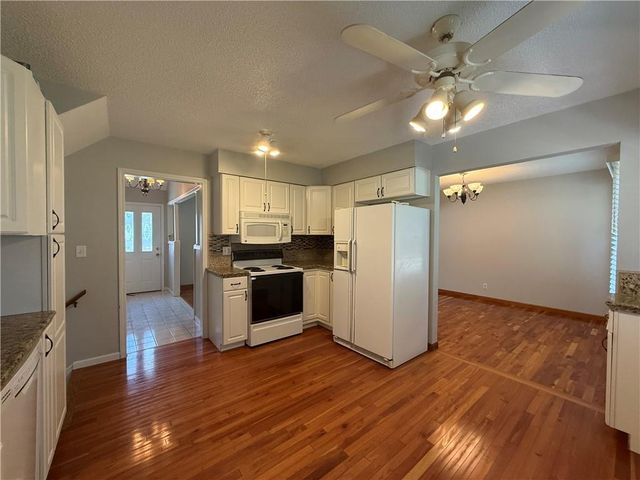 505 S Ridge Drive, Olathe, KS 66061