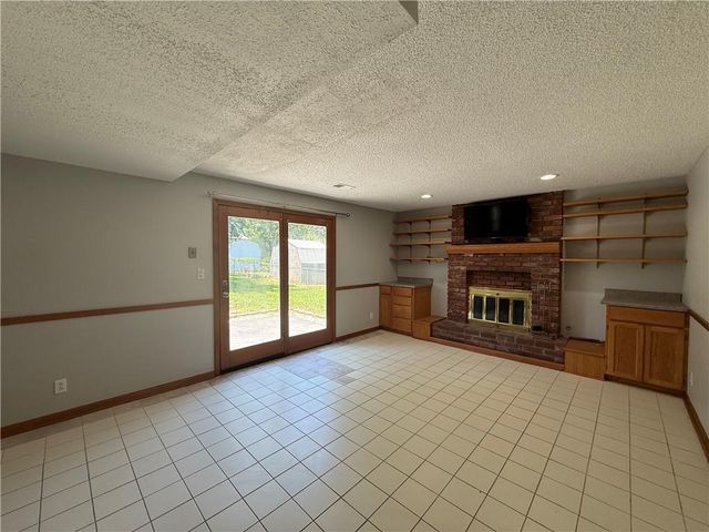 505 S Ridge Drive, Olathe, KS 66061