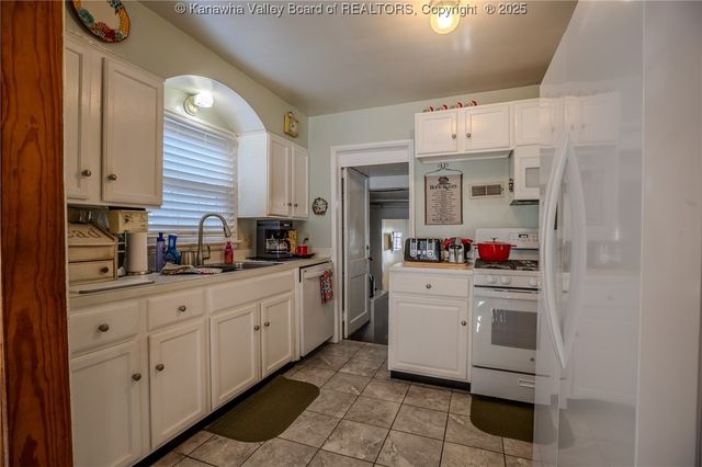 1014 Village Drive, South Charleston, WV 25309