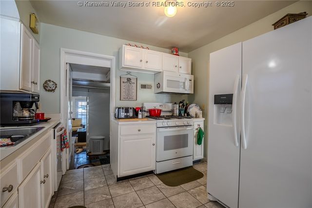 1014 Village Drive, South Charleston, WV 25309