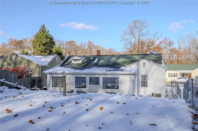 1014 Village Drive, South Charleston, WV 25309