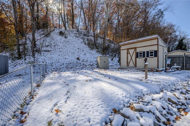 1014 Village Drive, South Charleston, WV 25309