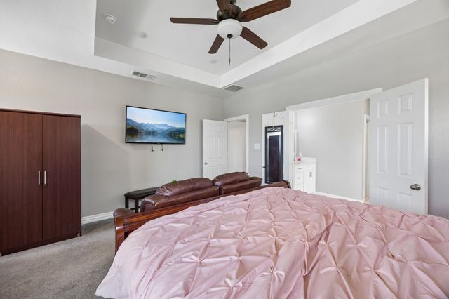 431 W Pioneer Drive, Irving, TX 75061