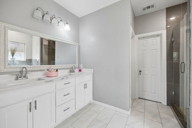 431 W Pioneer Drive, Irving, TX 75061