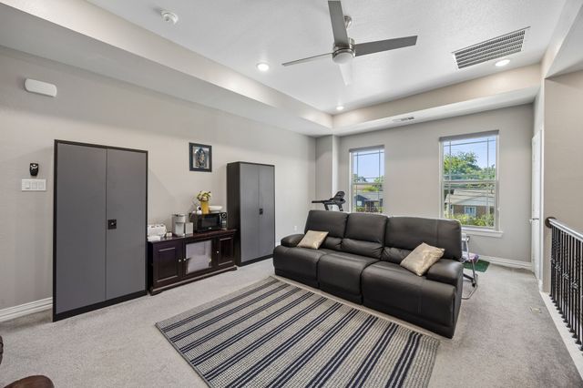 431 W Pioneer Drive, Irving, TX 75061