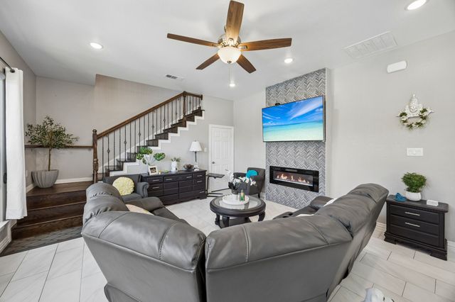 431 W Pioneer Drive, Irving, TX 75061