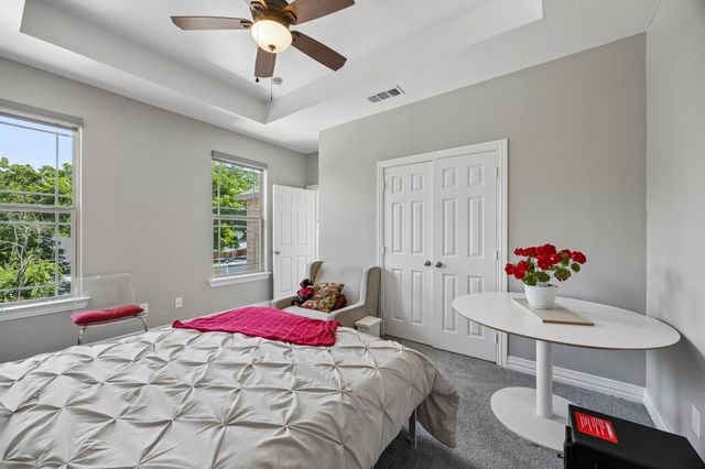 431 W Pioneer Drive, Irving, TX 75061