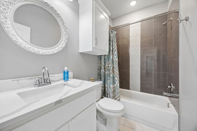 431 W Pioneer Drive, Irving, TX 75061