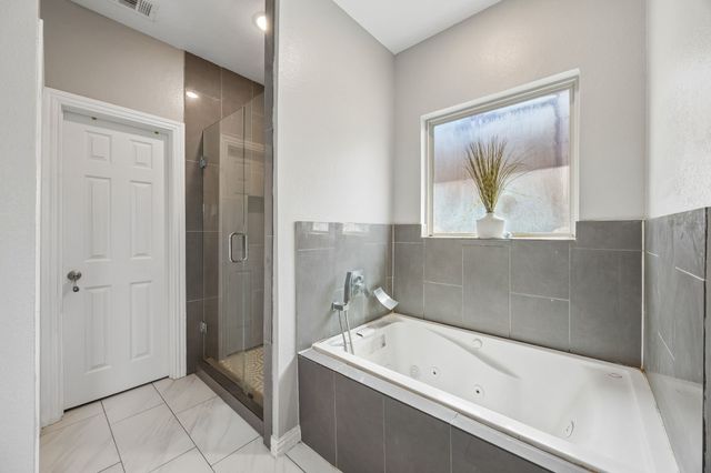 431 W Pioneer Drive, Irving, TX 75061