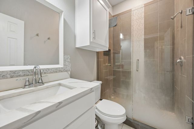431 W Pioneer Drive, Irving, TX 75061