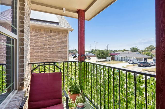 431 W Pioneer Drive, Irving, TX 75061