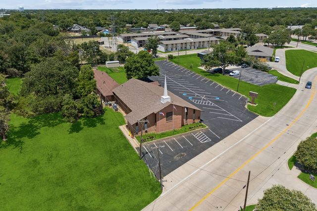 431 W Pioneer Drive, Irving, TX 75061