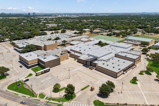 431 W Pioneer Drive, Irving, TX 75061