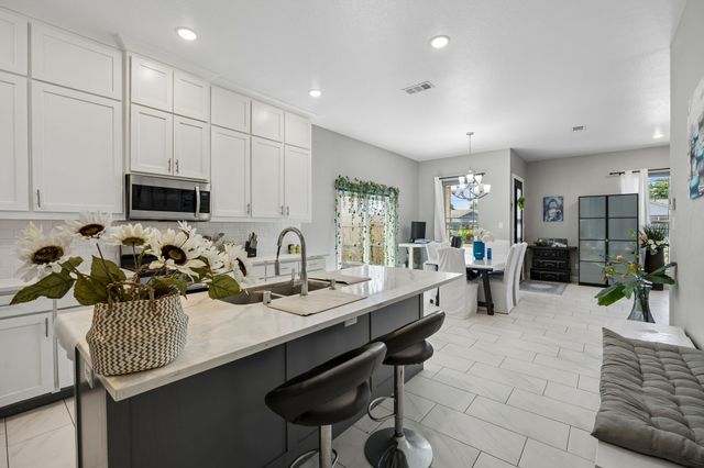 431 W Pioneer Drive, Irving, TX 75061