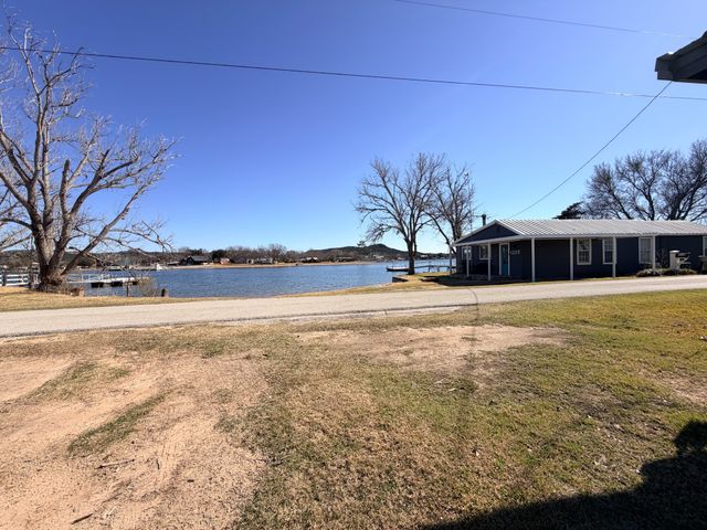 1203 McGinnis Point, Graford, TX 76449