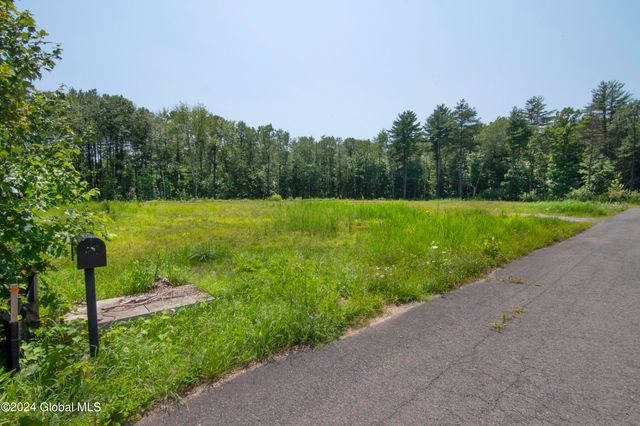 24 Locust Road, Malta, NY 12020