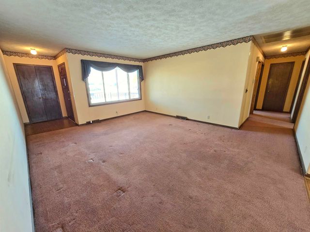 2317 S Ohio St, Salina, KS 67401