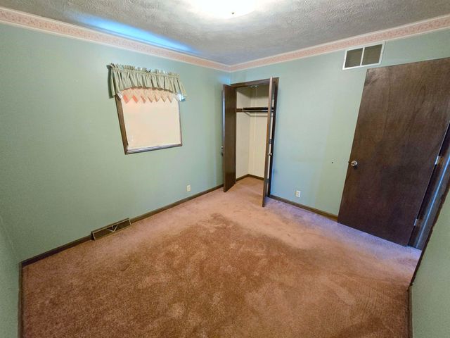 2317 S Ohio St, Salina, KS 67401