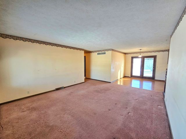 2317 S Ohio St, Salina, KS 67401