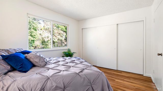 580 Santa Alicia Dr, Rohnert Park, CA 94928