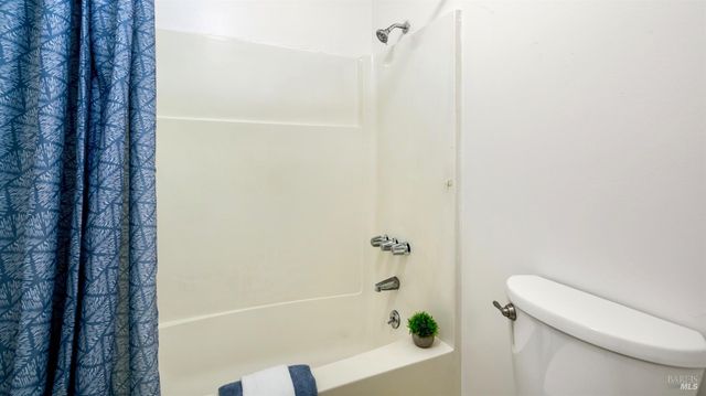 580 Santa Alicia Dr, Rohnert Park, CA 94928