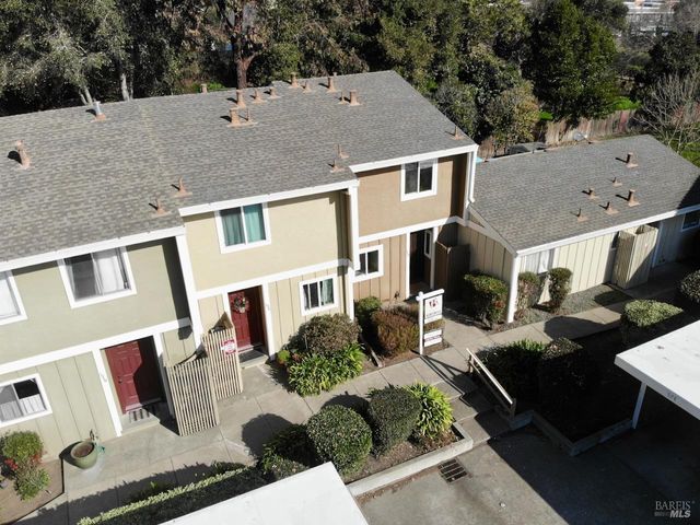 580 Santa Alicia Dr, Rohnert Park, CA 94928