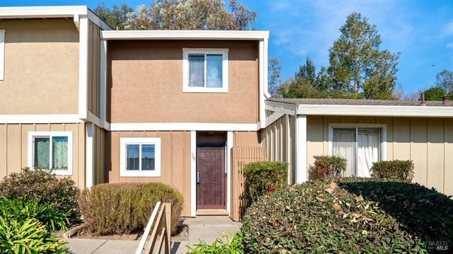 580 Santa Alicia Dr, Rohnert Park, CA 94928