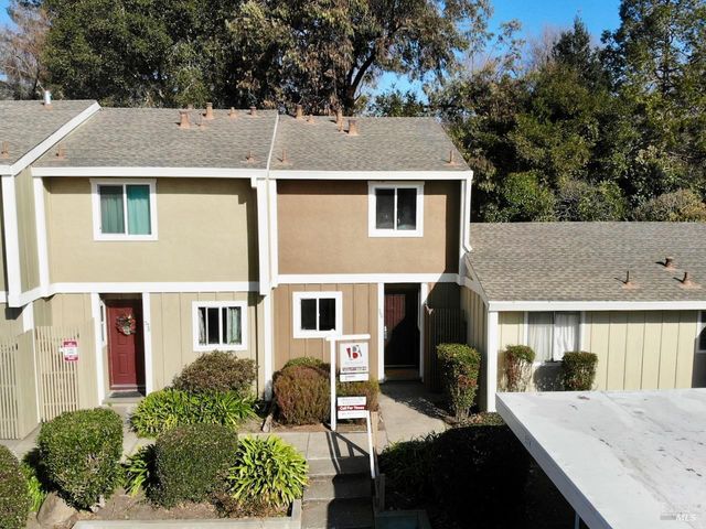 580 Santa Alicia Dr, Rohnert Park, CA 94928