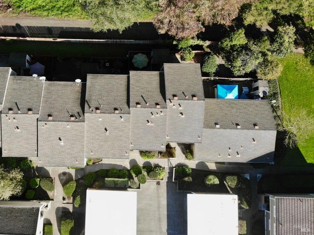 580 Santa Alicia Dr, Rohnert Park, CA 94928