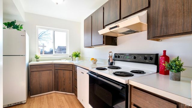 580 Santa Alicia Dr, Rohnert Park, CA 94928