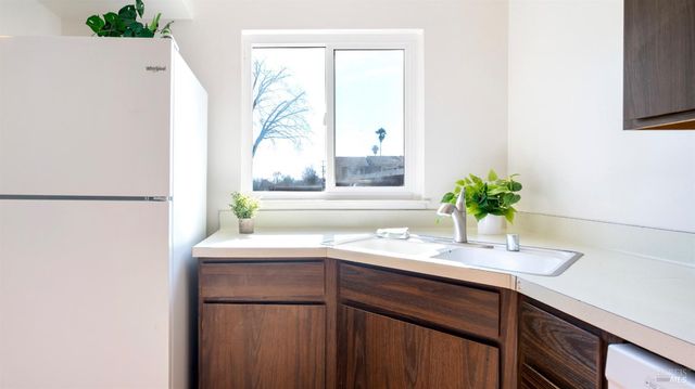 580 Santa Alicia Dr, Rohnert Park, CA 94928