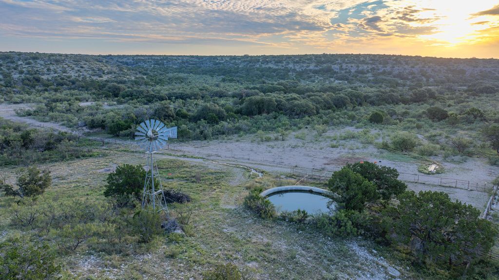 Image 4 of property listing at 5970 Fm 2083, Ozona, TX 76943