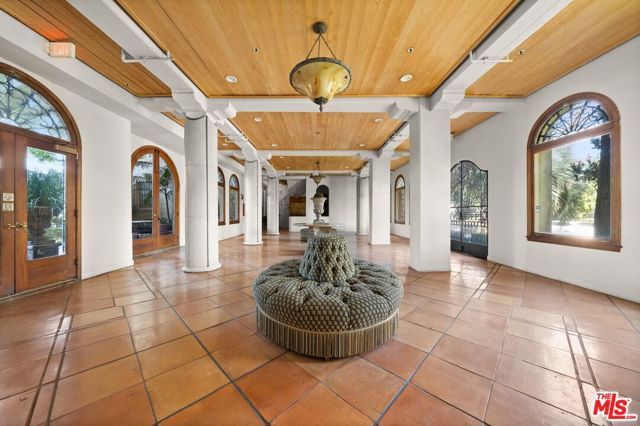 109 N Sycamore Avenue 202, Los Angeles, CA 90036