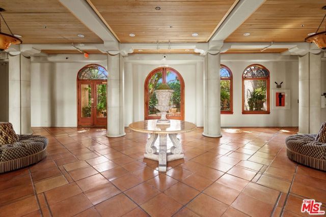 109 N Sycamore Avenue 202, Los Angeles, CA 90036