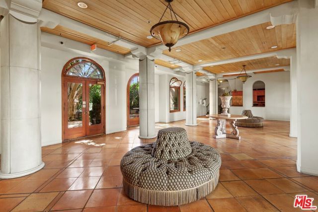 109 N Sycamore Avenue 202, Los Angeles, CA 90036