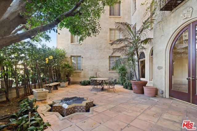 109 N Sycamore Avenue 202, Los Angeles, CA 90036