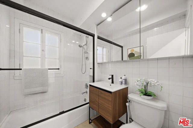 109 N Sycamore Avenue 202, Los Angeles, CA 90036