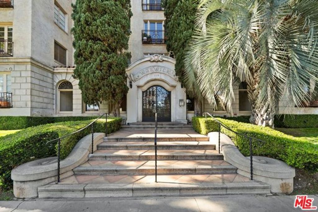 109 N Sycamore Avenue 202, Los Angeles, CA 90036