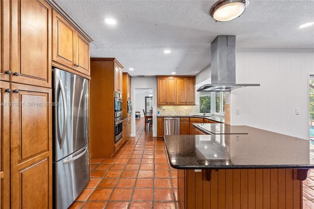 7521 SW 175th St, Palmetto Bay, FL 33157