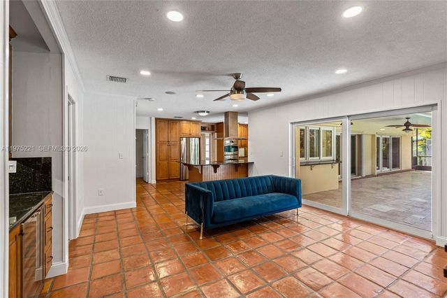 7521 SW 175th St, Palmetto Bay, FL 33157